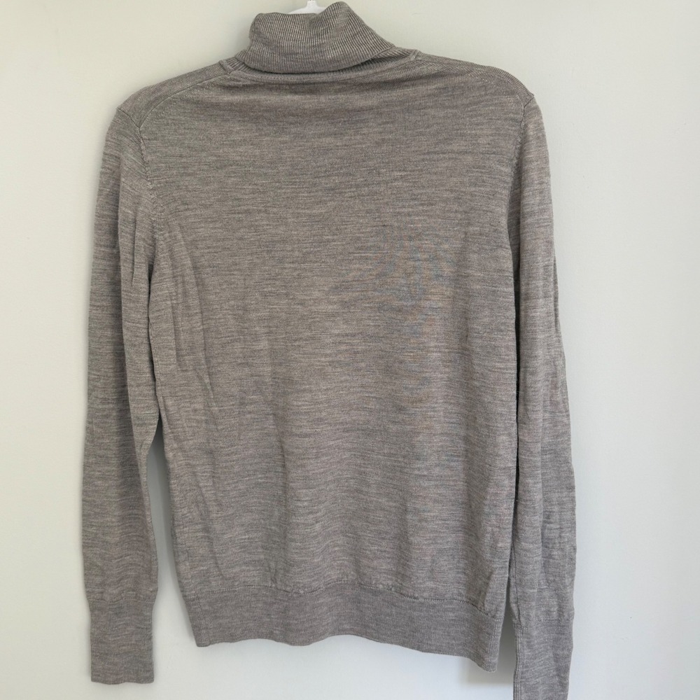 Uniqlo Sweater 100% Wool Turtleneck Gray Long Sleeve Lightweight Fine Knit SZ M - Picture 2 of 11